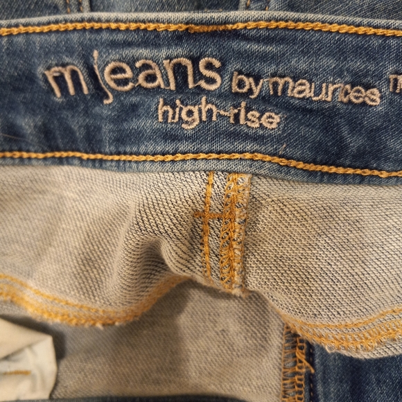 High Rise Distressed Jeans - Picture 8 of 8